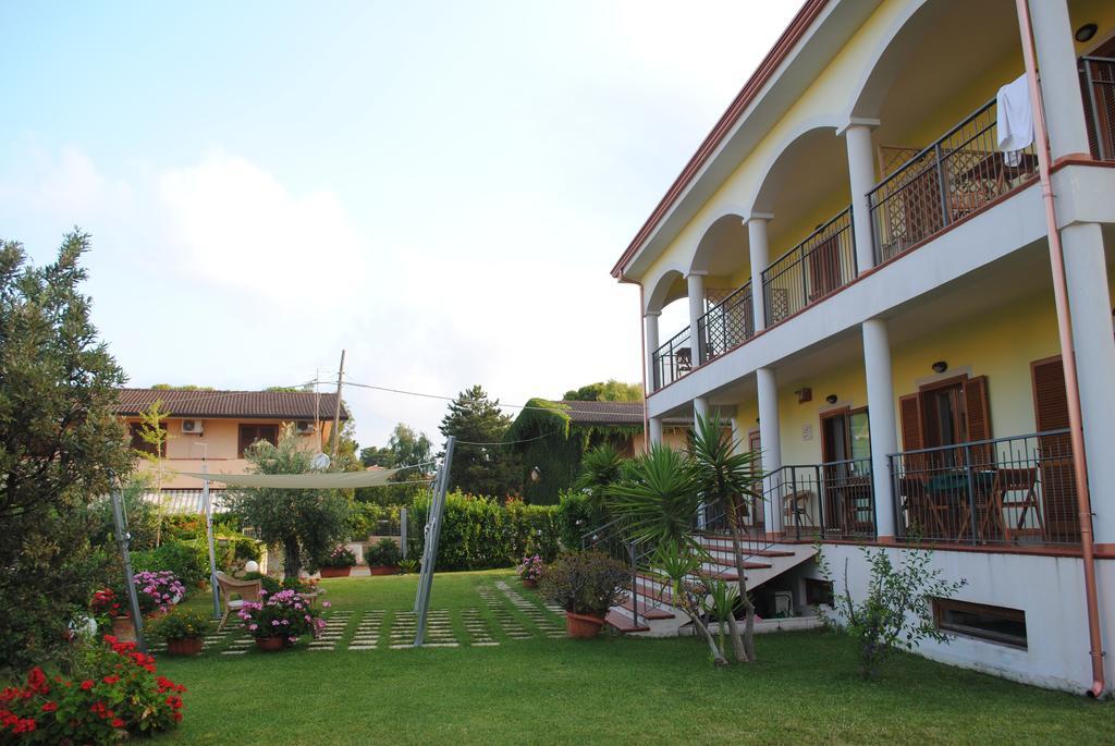 Larus Hotel Sangineto Luaran gambar